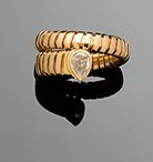 Anello tubogas in oro giallo 18 ct: diamante taglio a goccia cts 0,40. Gr 10.8.18 KT GOLD TUBOGAS RING WITH PEAR CUT DIAMOND, CTS. 0.40, GR. 10,8