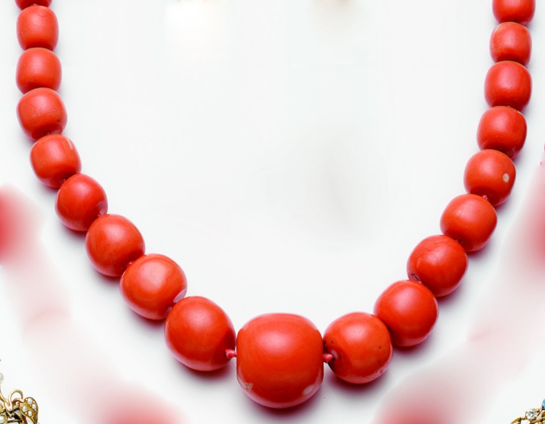 Collana in corallo arancio, XIX secolo (1 of 2)