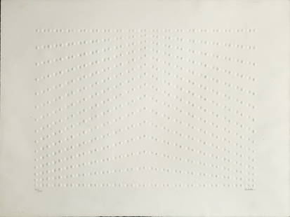 Enrico Castellani (Castelmassa 1930): Superficie bianca, 1969 impressione a secco, es. 74/100, cm 45 x 60_x000B_Firma a matita in basso a destra_x000B_leggere fioriture sparse ed una traccia di adesivo cartaceo al