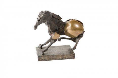 Nag Arnoldi (Locarno 1928): Senza titolo bronzo patina bruno dorata, d. cm 19,5Firma incisa alla base: Nag Horse brown-golden glazed bronze, numberd 44/50, cm 19,5 x 20,5 x 9,5Signature engraved on the base