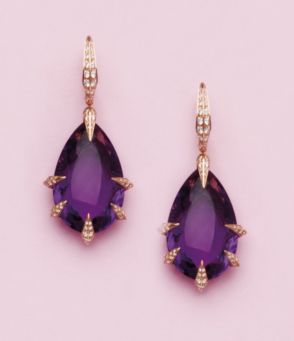 Chimento: pendenti in oro, ametiste e diamanti Notes:a monachella e clip con grandi gocce in ametista e diamanti taglio brillante, firmati Chimento. Peso gr 17 lungh. 4,5 A gold, amethyst and diamond pendant ea