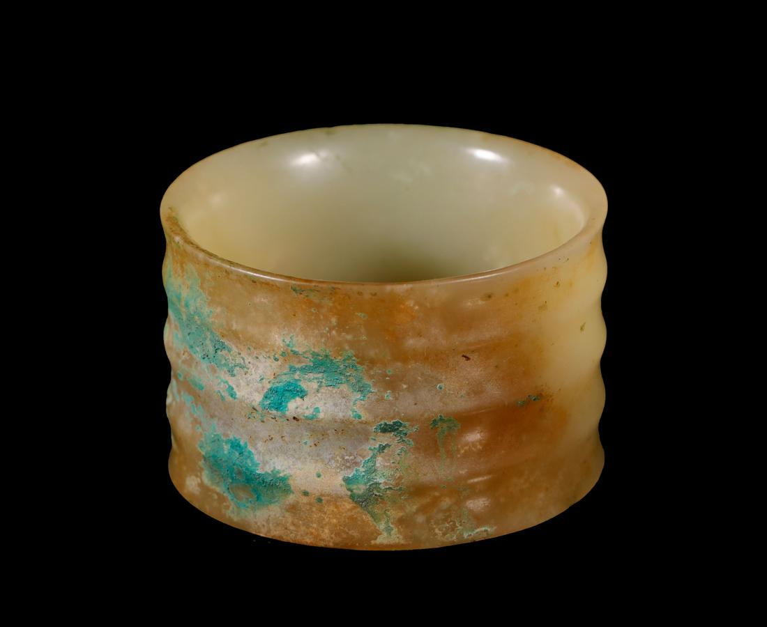 Shang Dynasty - Spiral Shape Jade Vessel: H: 1 3/8 in(3.5cm) D: 2 1/8 in(5.5cm) wt:72.8g