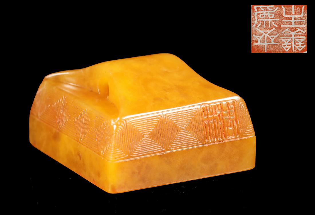 Qing Dynasty - "Zhou Bin" Field-Yellow Seal: H: 7/8 in(2.2cm) w: 1 1/2 in(3.7cm) wt:56g å°æ–‡:ä¸»å–„ä¸ºå¸«