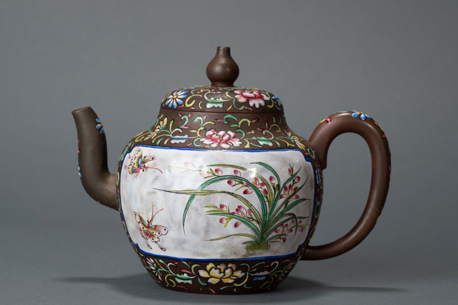 Qing Dynastyy - Painted Yixing Clay Teapot (1 of 8)