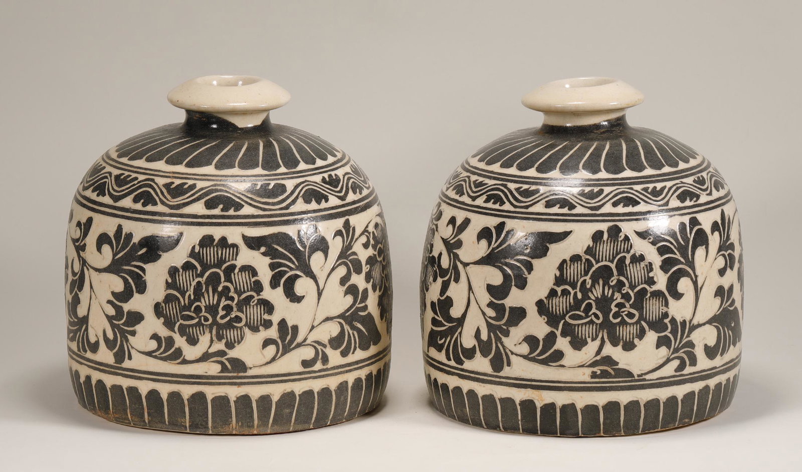 Song Dynasty - Pair of Cizhou Ware Jar (1 of 8)
