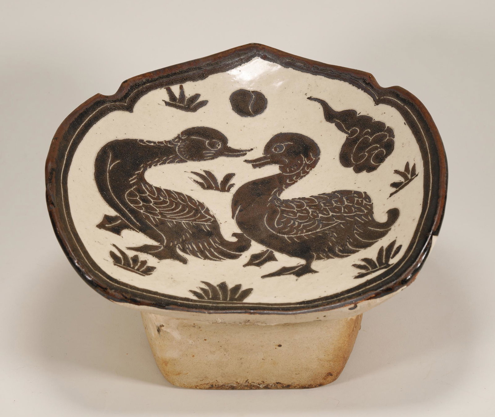 Jin Dynasty - Cizhou Ware Pillow (1 of 8)