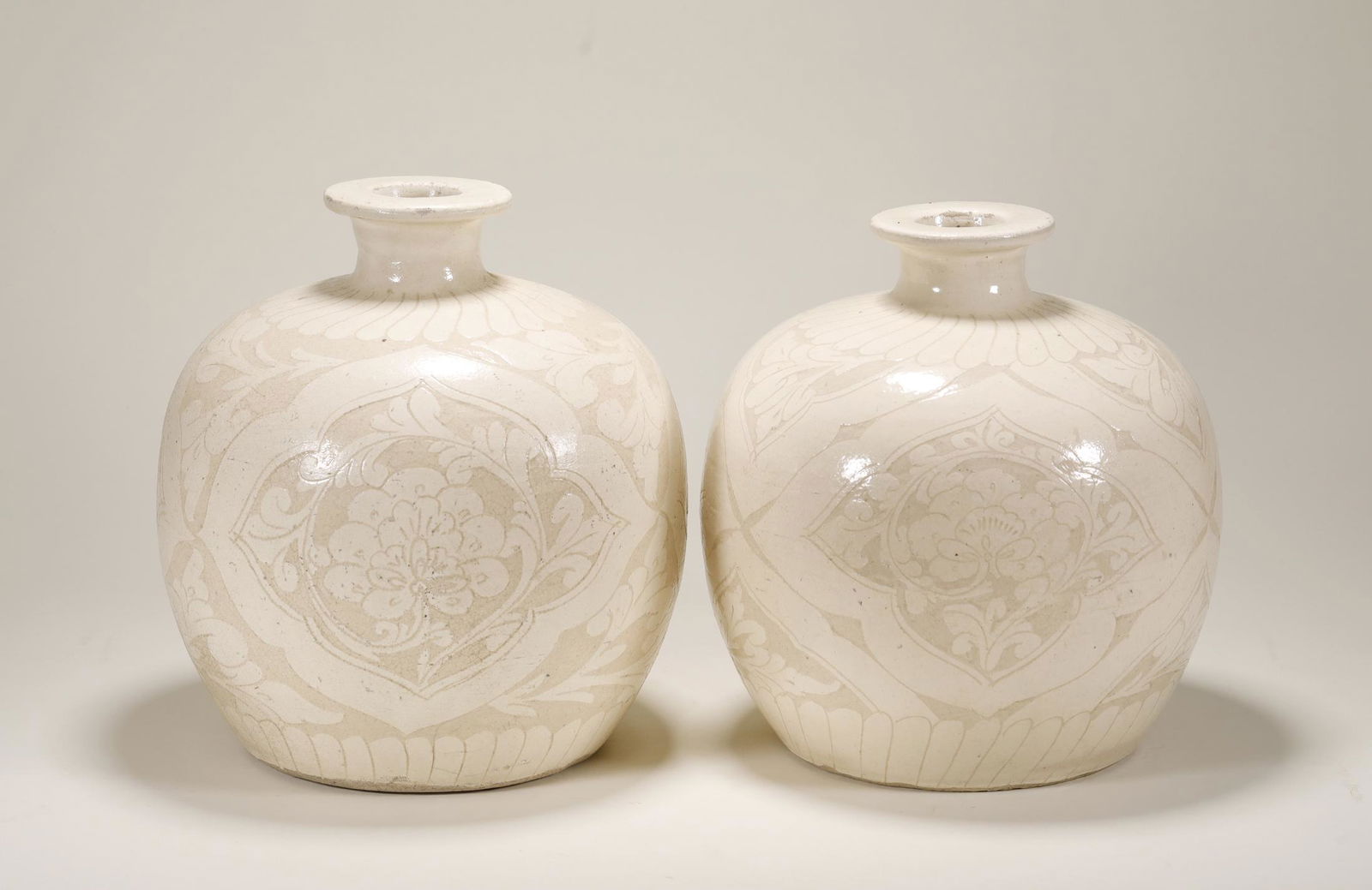 Song Dynasty - Pair of Cizhou Ware Vases (1 of 8)