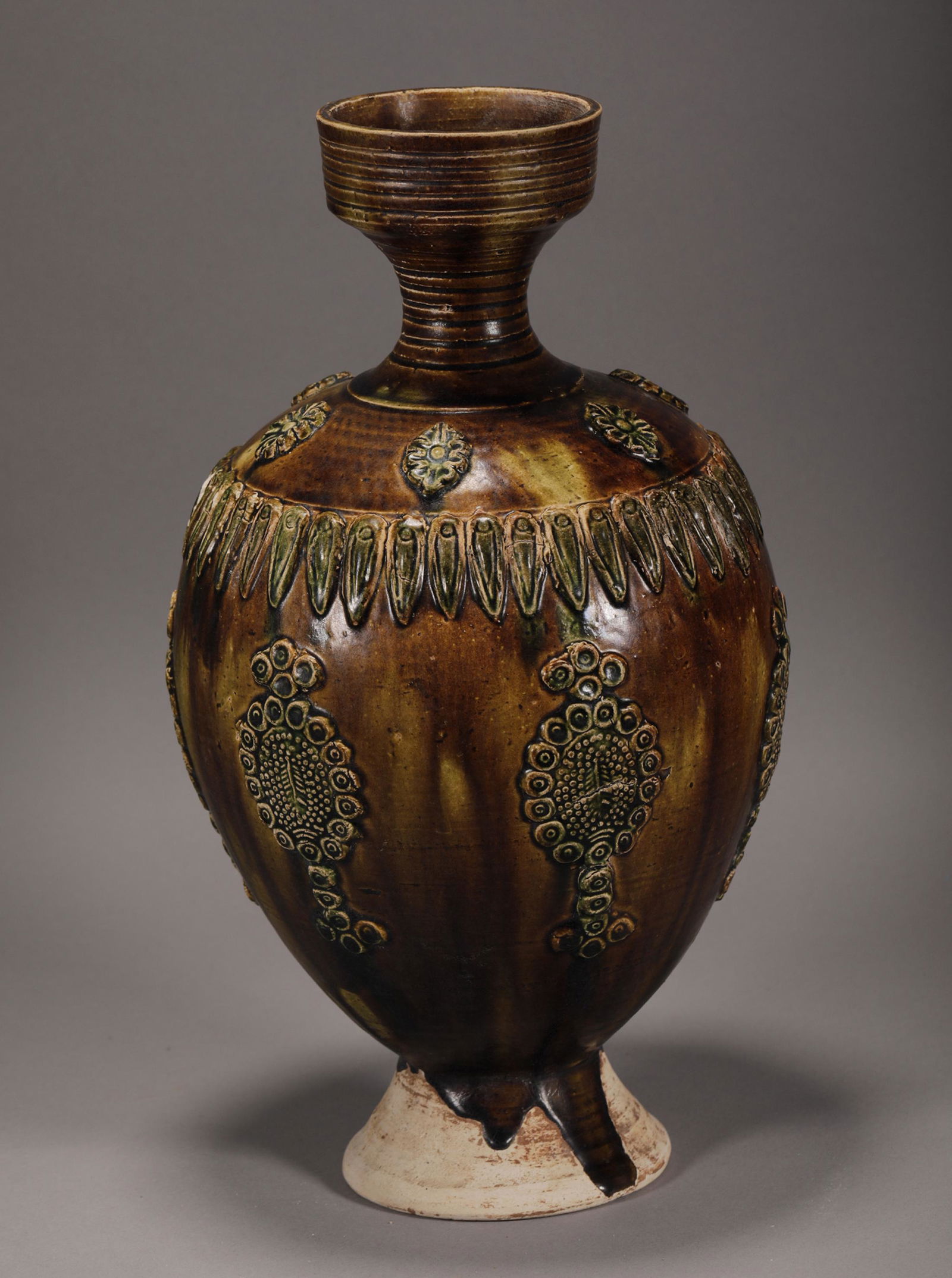 Tang Dynasty tri-color paste plate mouth bottle (1 of 8)