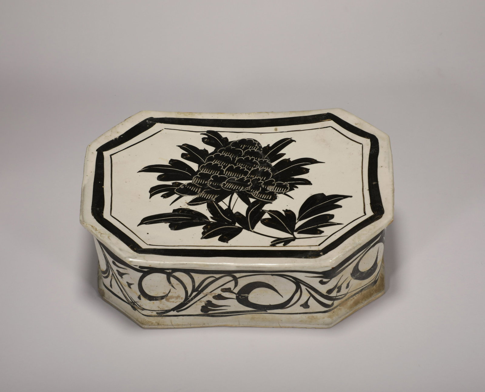 Song Dynasty Cizhou kiln flower pattern pillow (1 of 6)