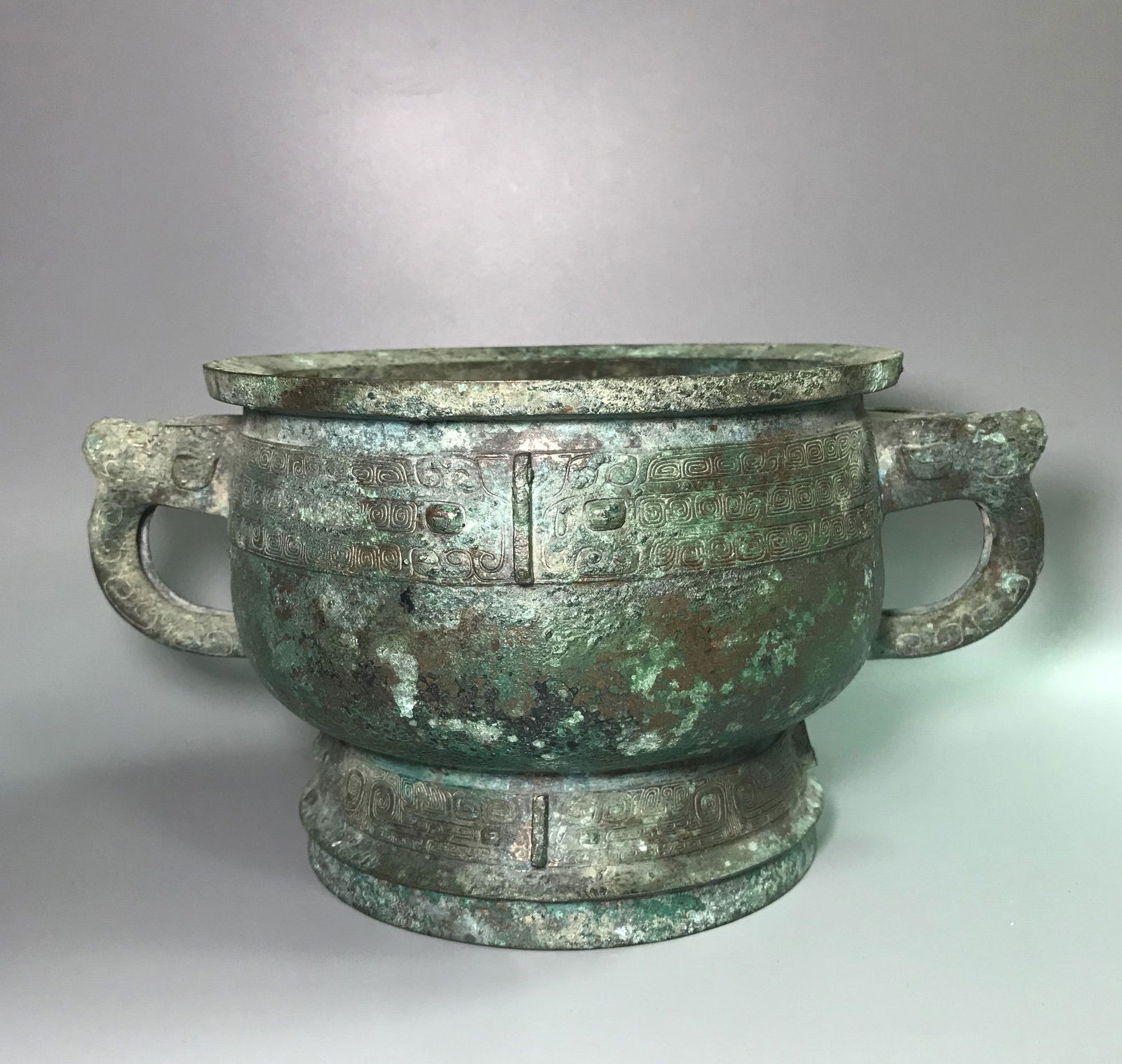 Bronze GUI in western Zhou Dynasty (1 of 7)