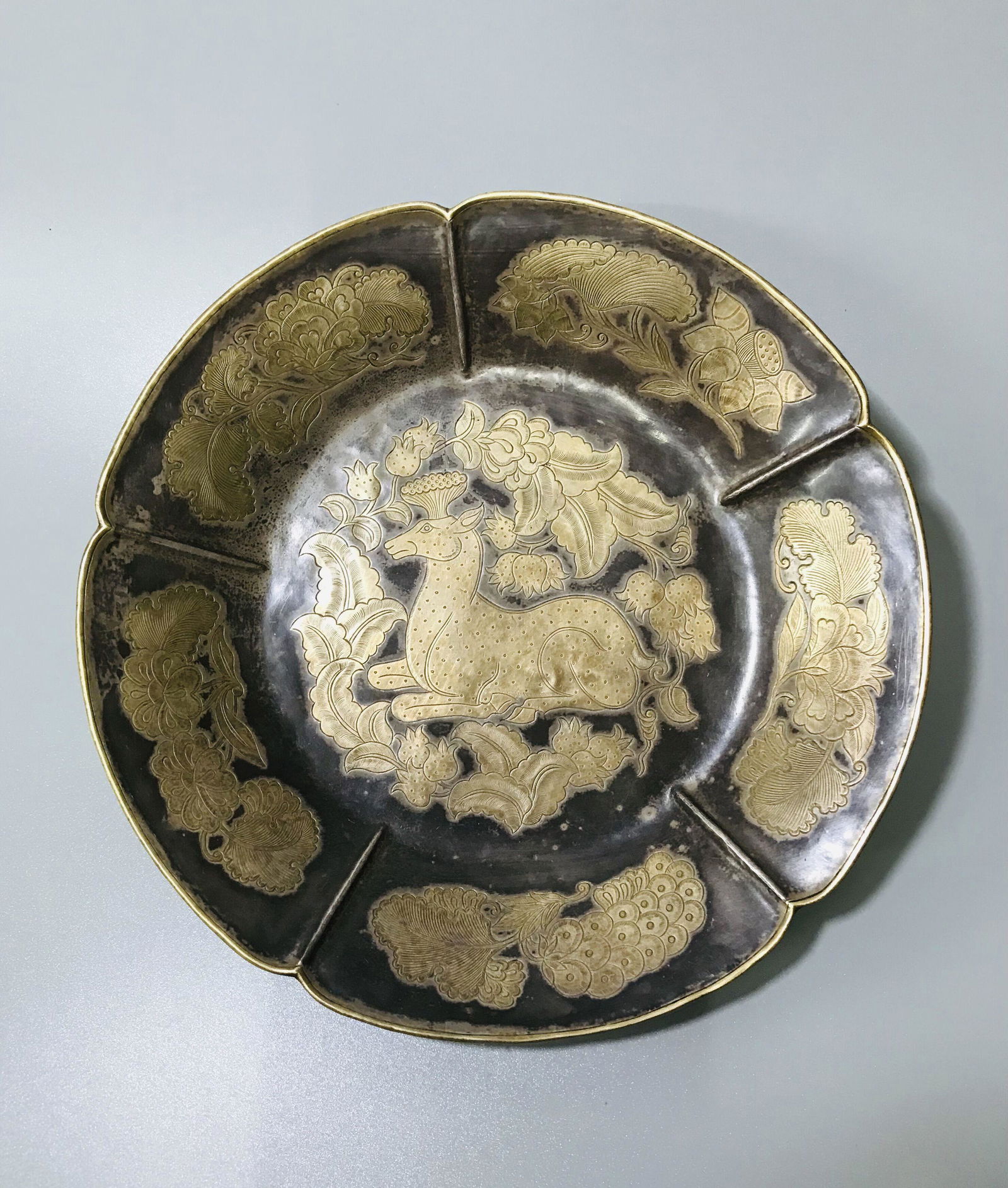 Tang Dynasty silver gilt gold deer plate (1 of 9)