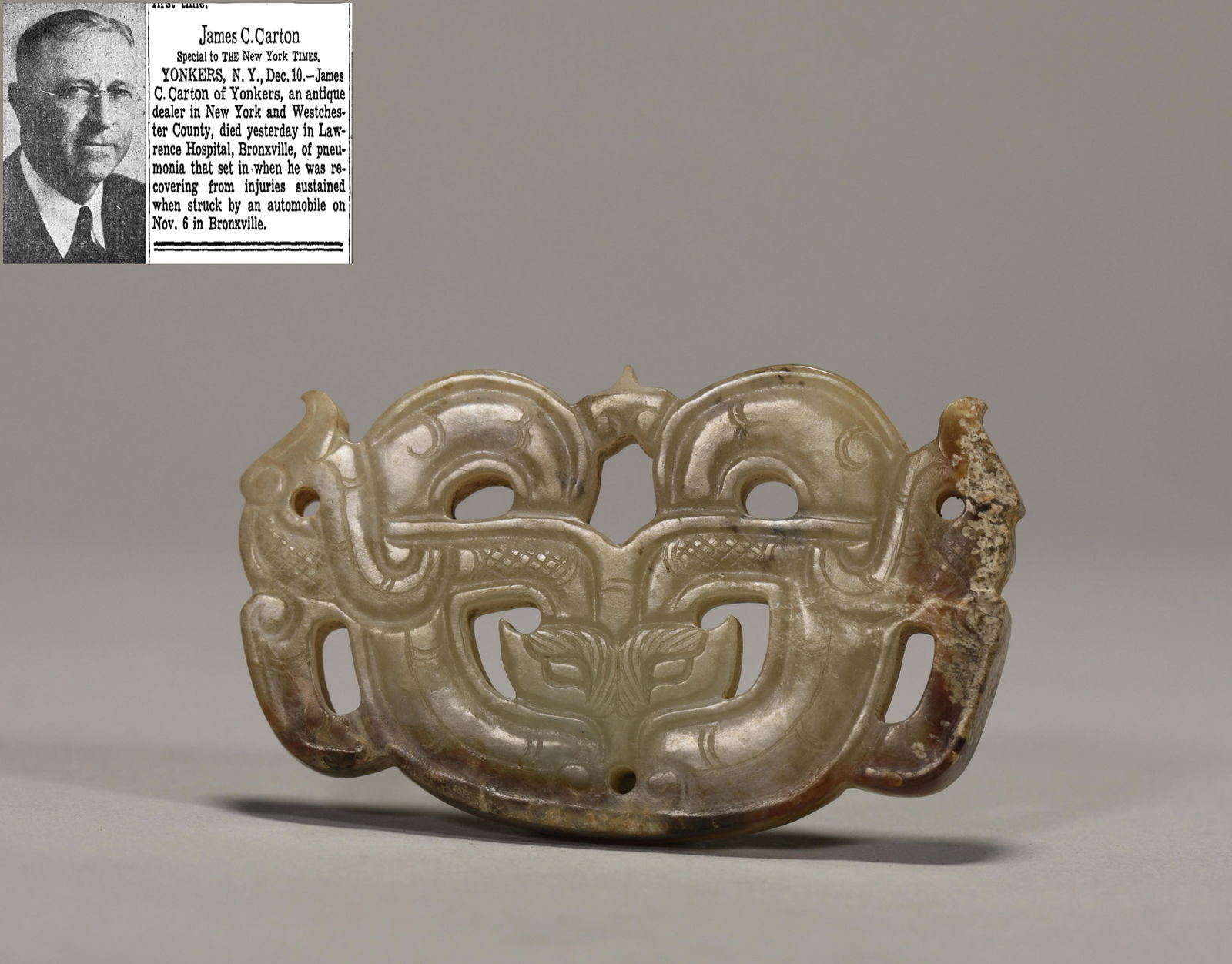 The Warring States dragon jade decoration (1 of 6)