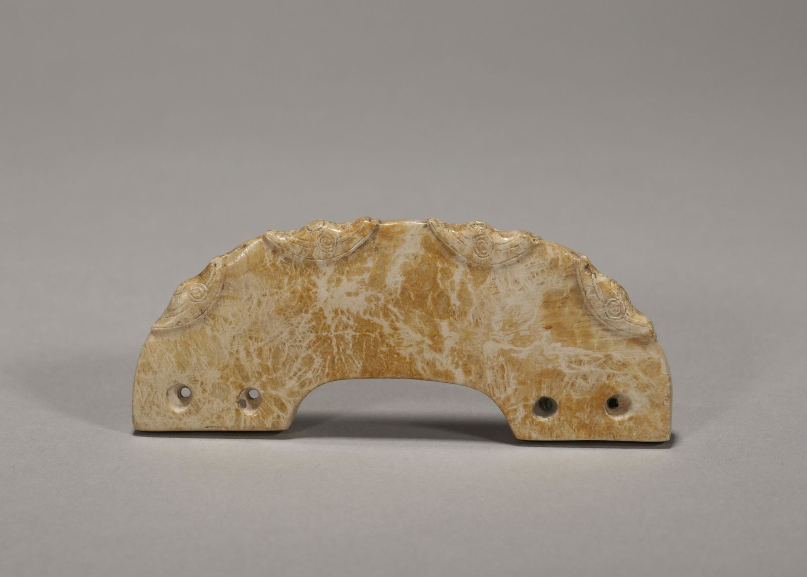 A fine jade Juan with dragon pattern (1 of 6)