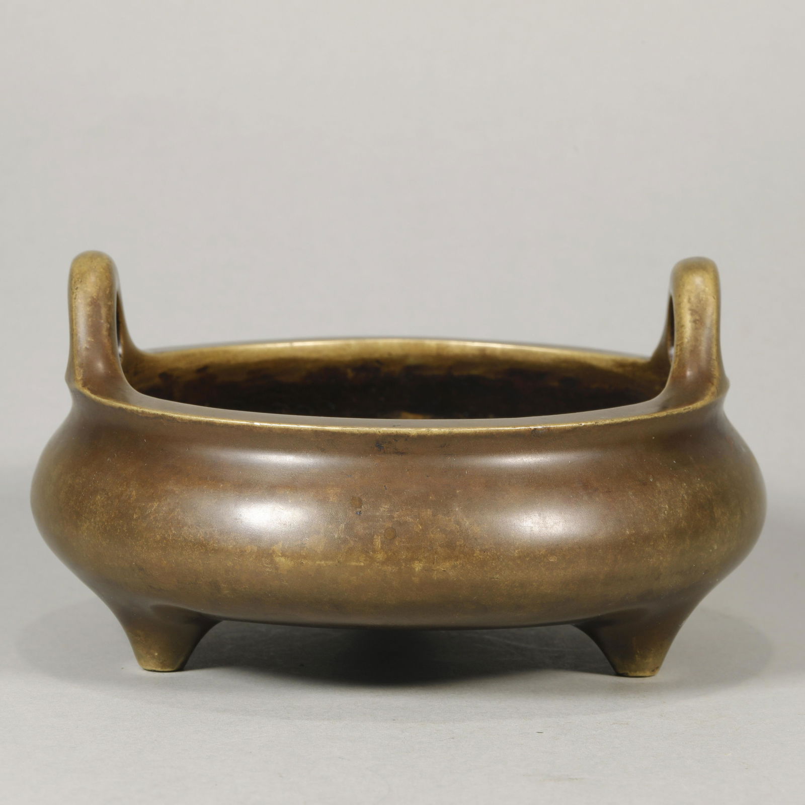 Qing Dynasty copper cuotianger three-legged furnace (1 of 6)