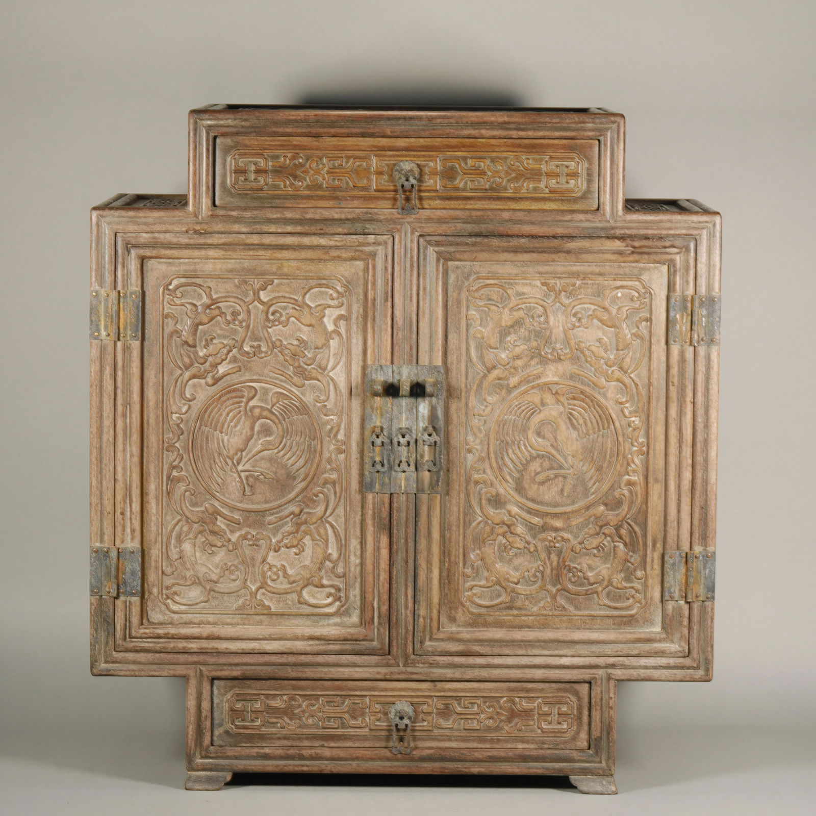 Huanghuali book case with dragon pattern in Qing Dynasty (1 of 9)