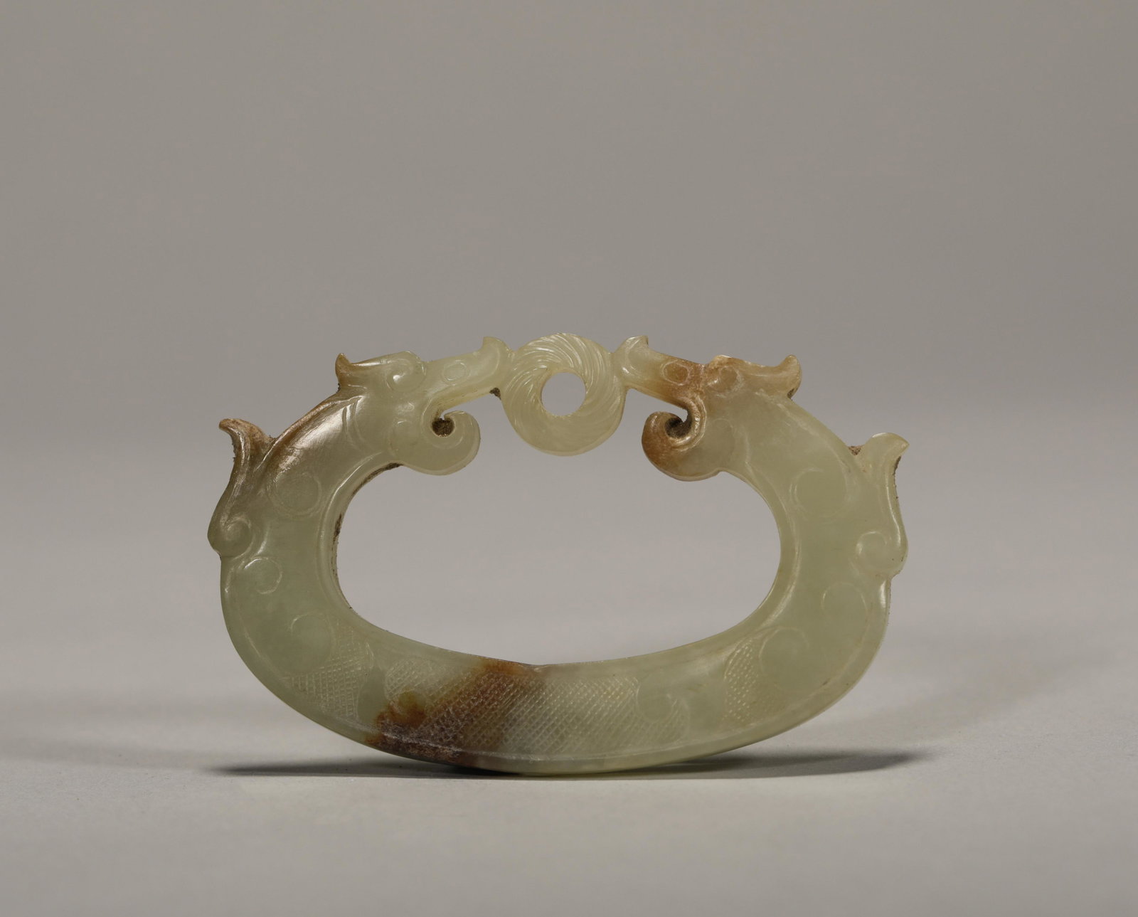 The Warring States double dragon jade ornaments (1 of 6)