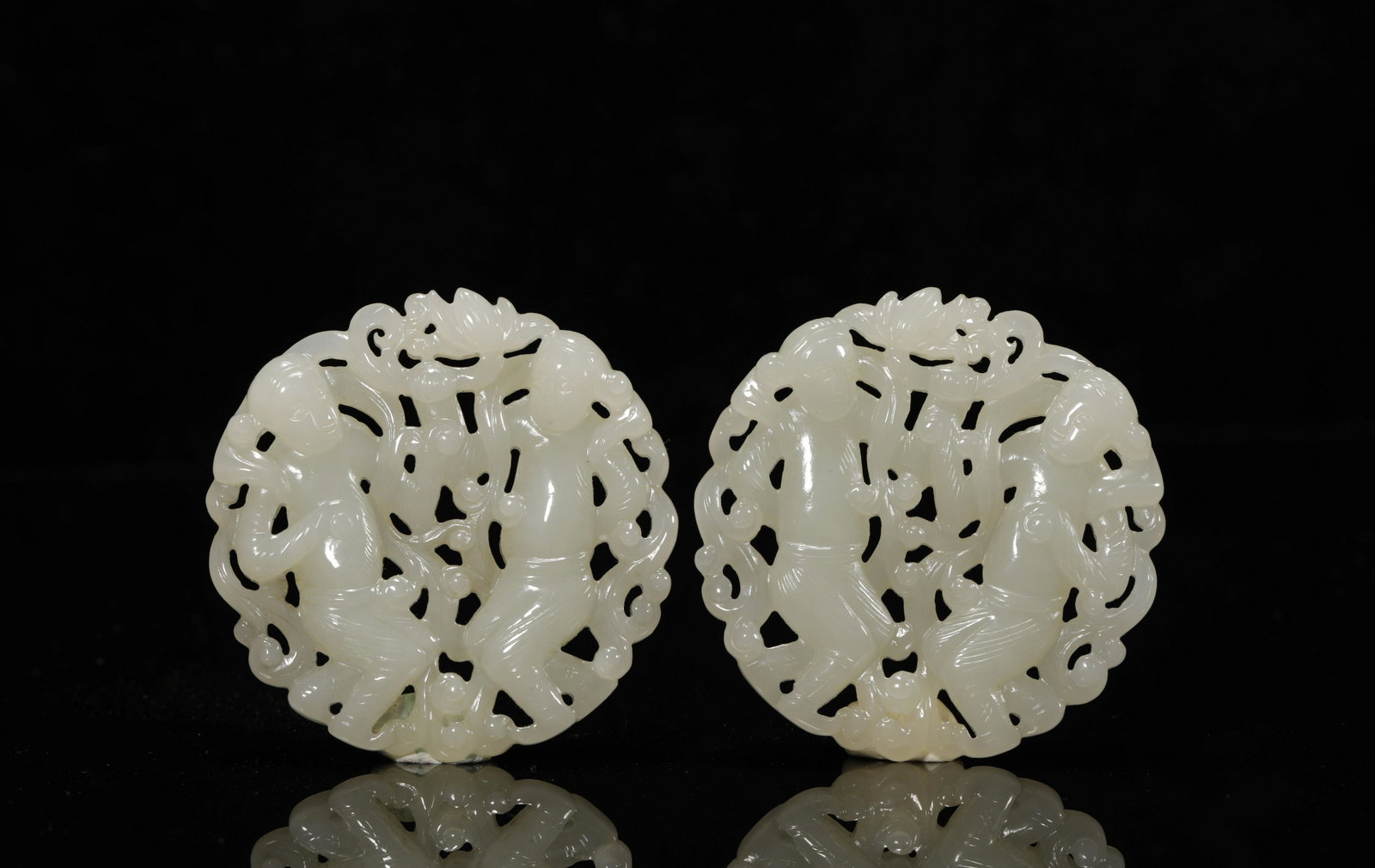 Qing Dynasty Hetian jade Hu people jade pendant (1 of 7)