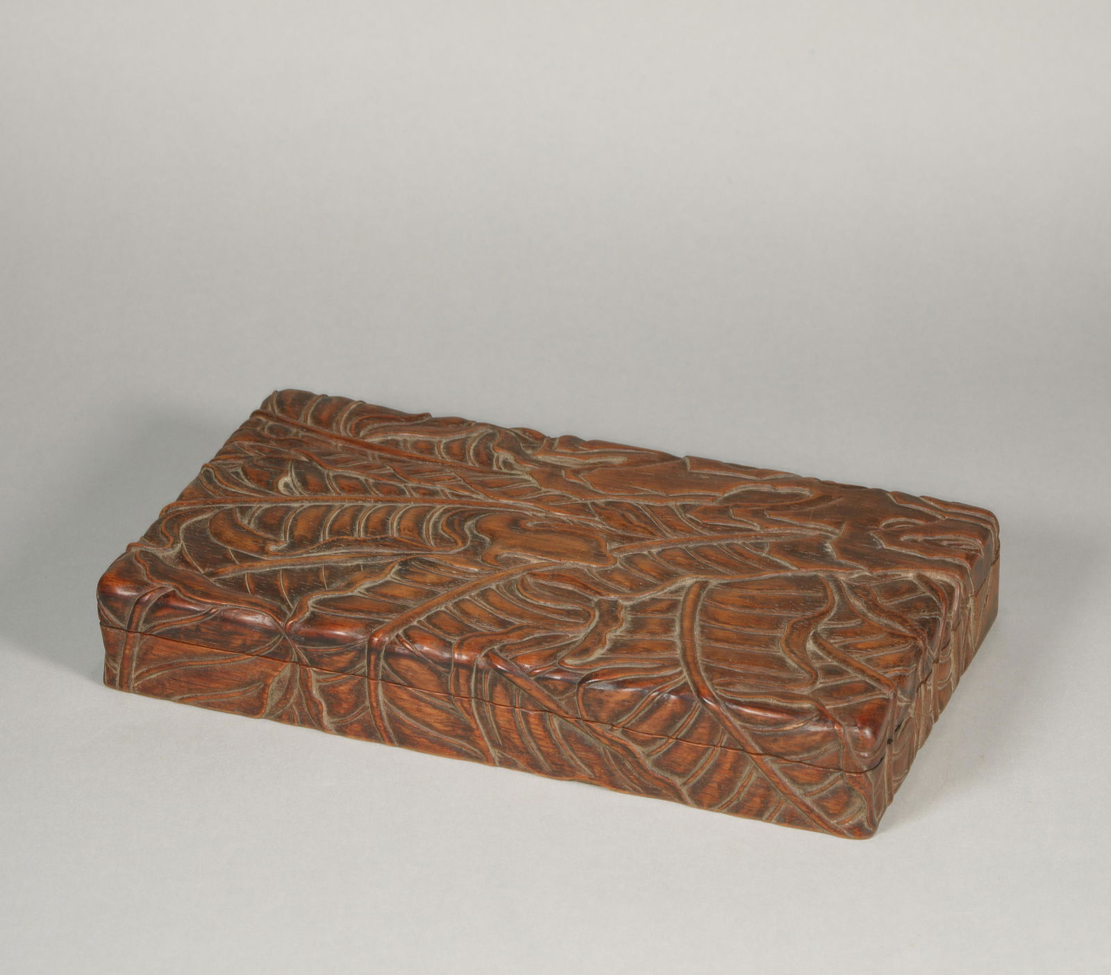 Qing Dynasty Huanghuali carved banana leaf pattern cover box (1 of 7)