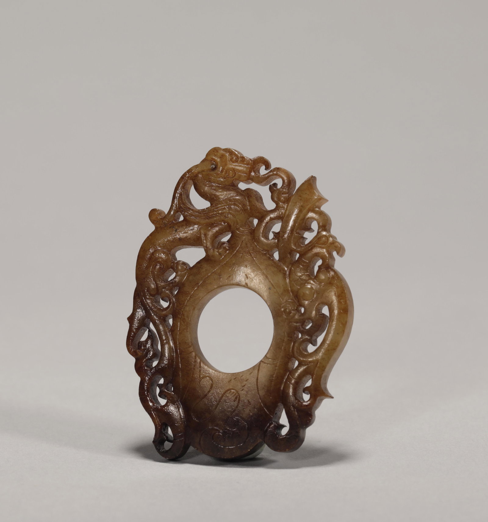 Chicken heart with dragon and phoenix pattern in Han Dynasty (1 of 6)