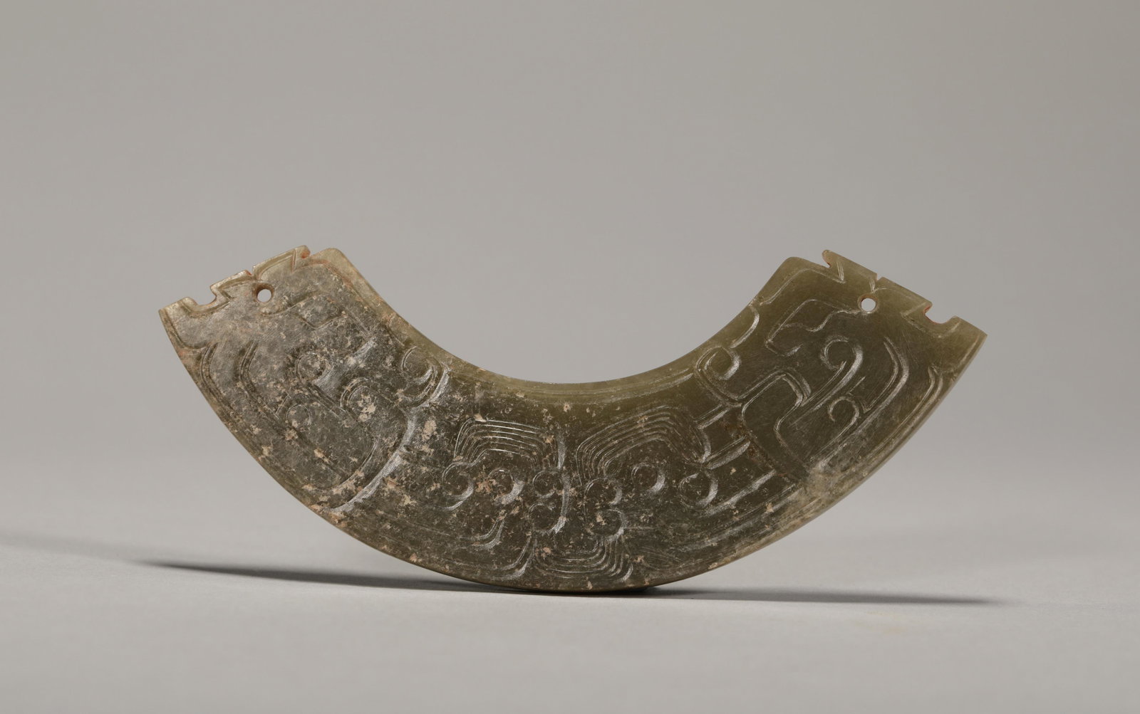 Jade Juan with dragon pattern in Western Zhou Dynasty (1 of 6)