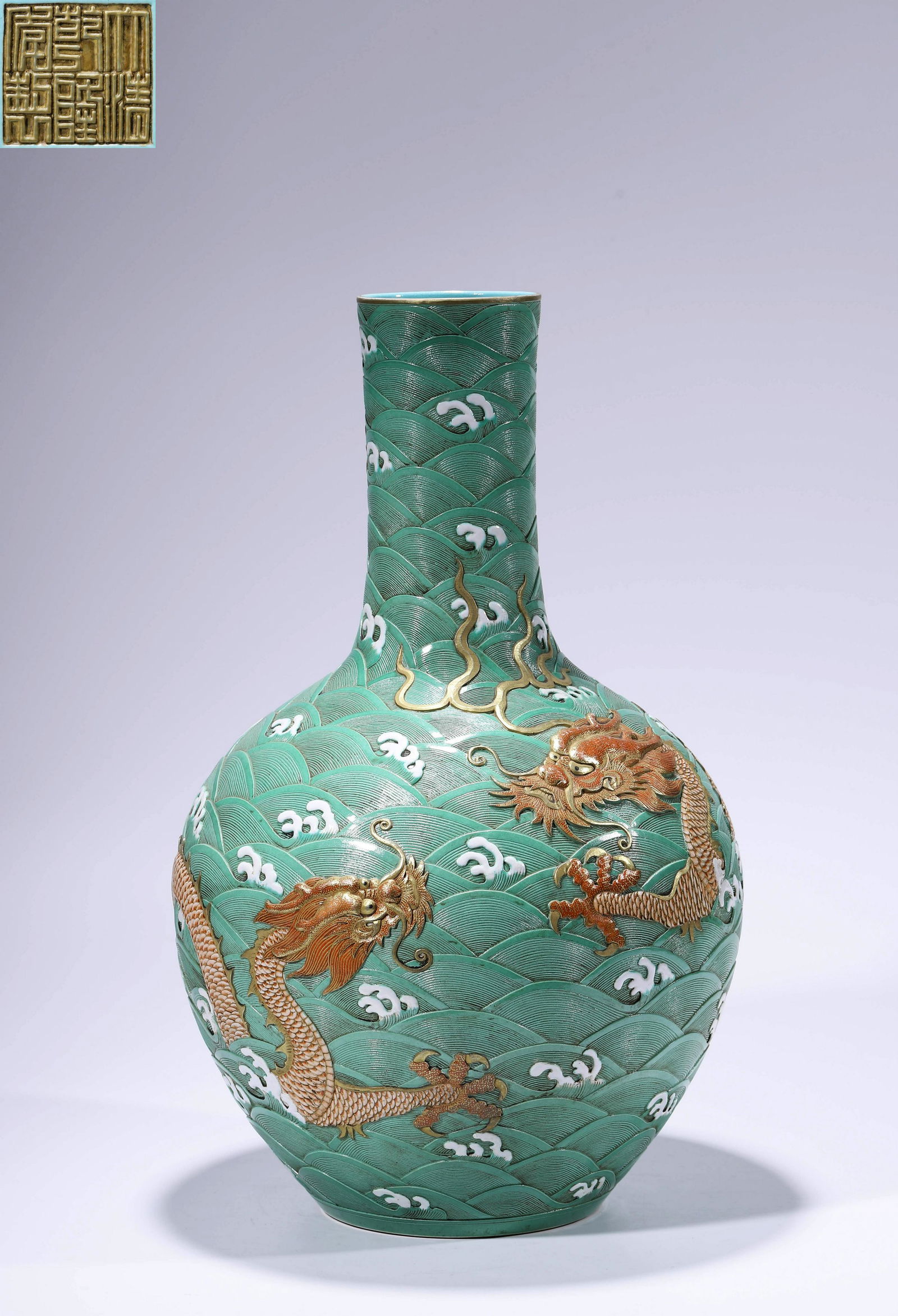 "Qing Qianlong year" relief green sea alum red gold dragon pattern sky bottle (1 of 7)