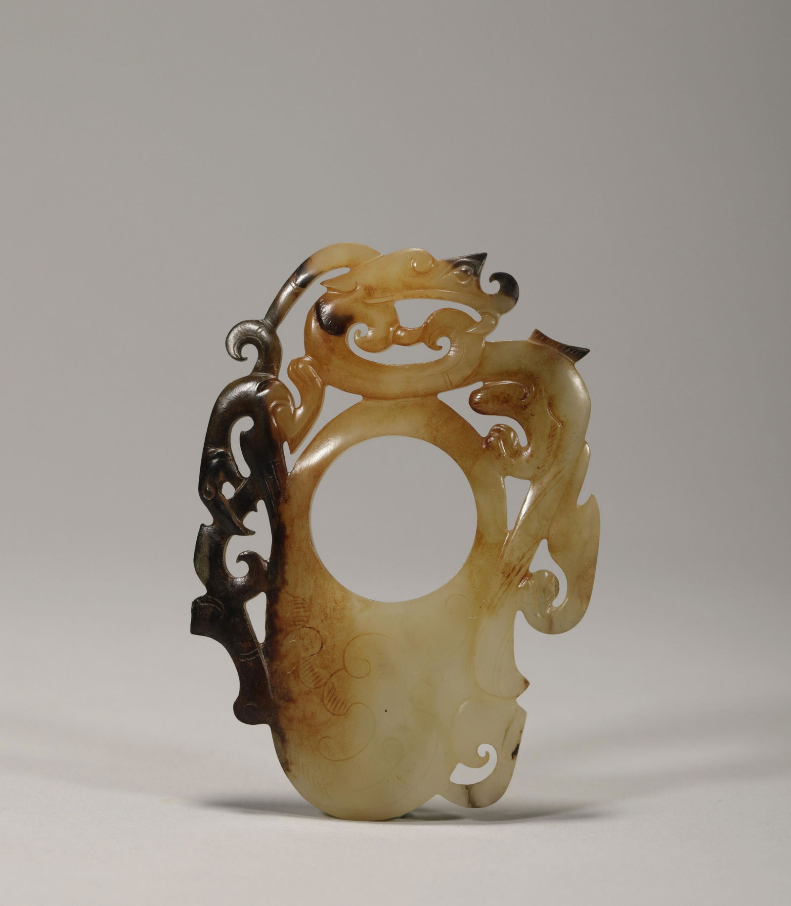 Chicken heart with dragon and phoenix pattern in Han Dynasty (1 of 6)