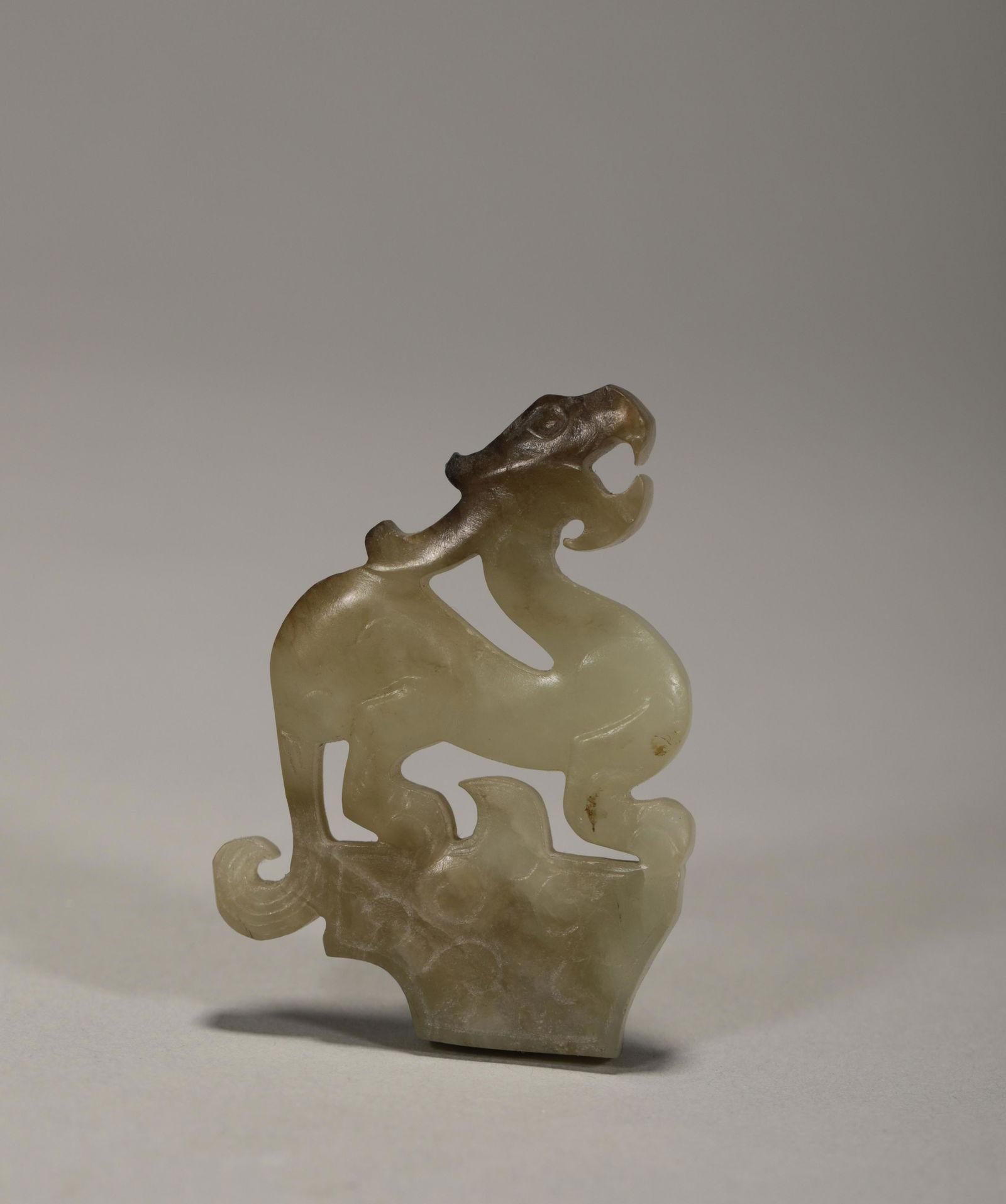 The han dynasty jade dragon (1 of 6)