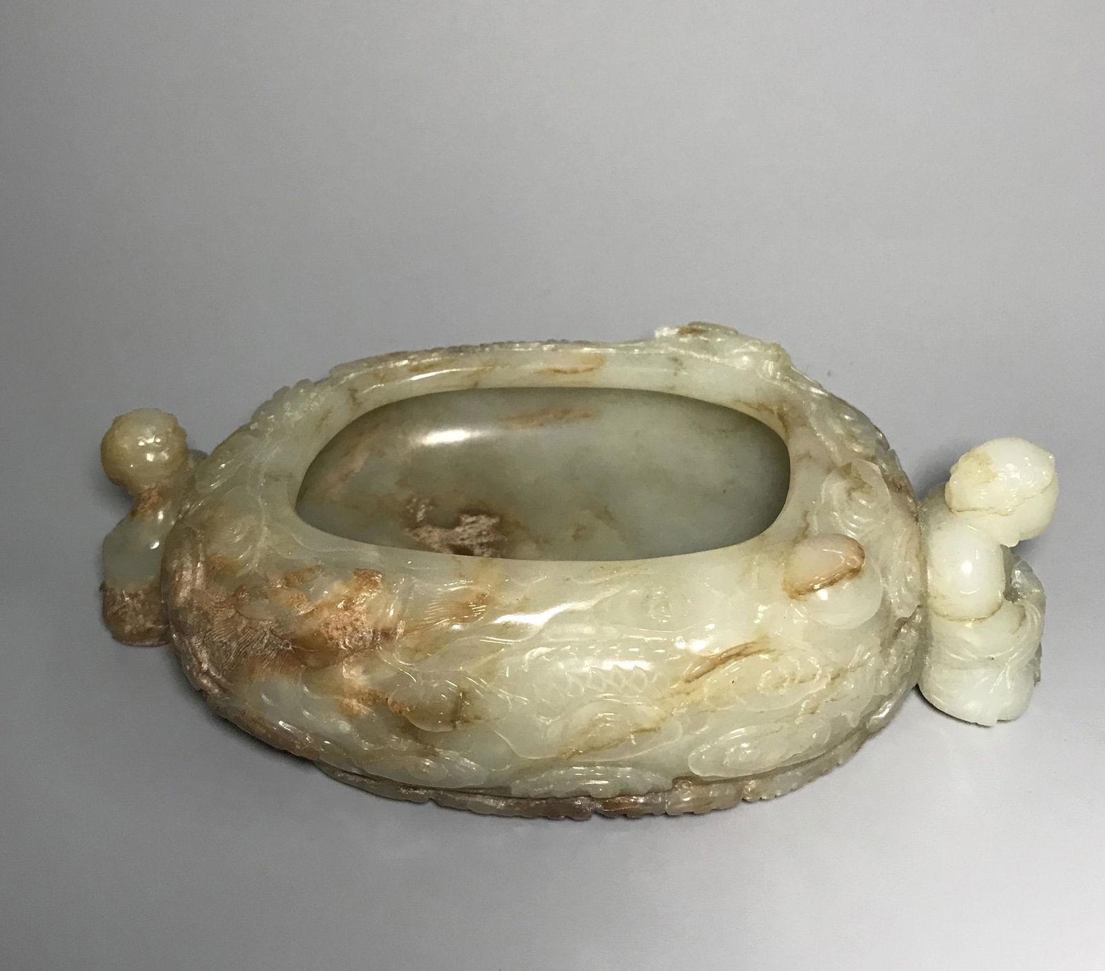Jade pen wash with dragon pattern on two ears of Qing Dynasty figures (1 of 7)