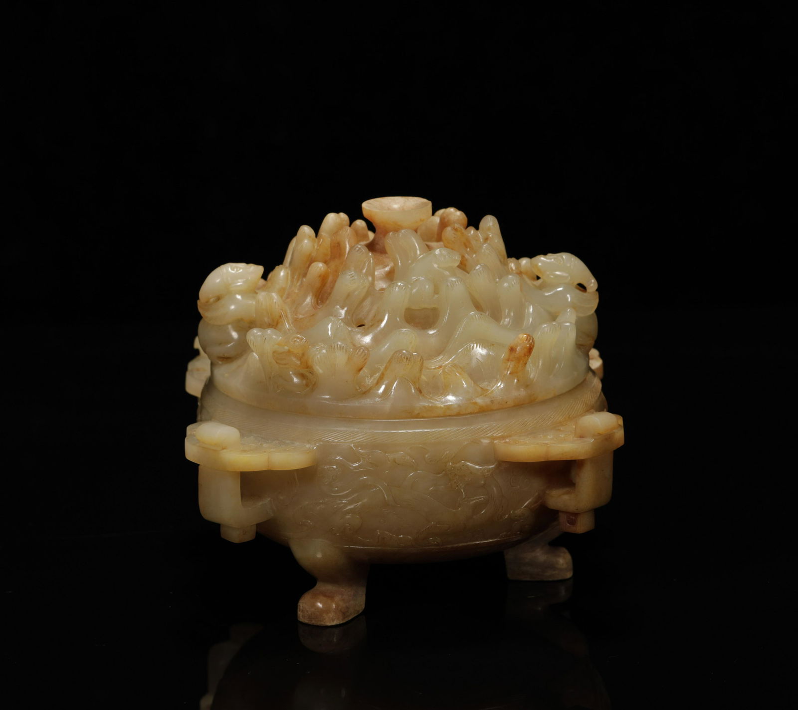 A Chinese Han Dynasty Jade Censer (1 of 9)