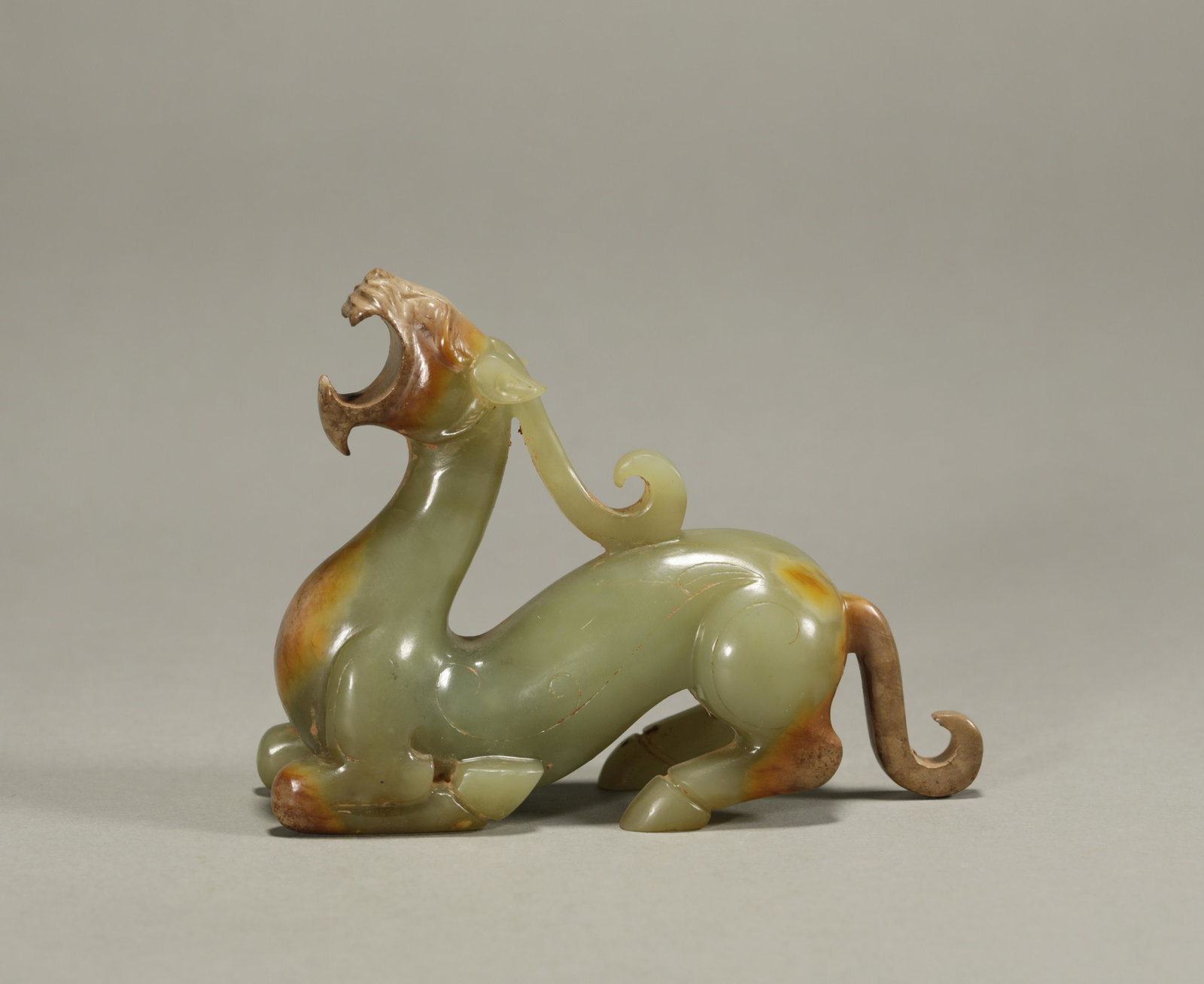 Topaz beast of the Han dynasty: H: 3 1/8 in(8cm) L: 4 1/8 in(10.5cm) wt:195g