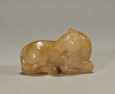 Hetian jade horse of the Ming Dynasty: H: 1 5/8 in(4cm) L: 2 3/8 in(6cm) wt:104g