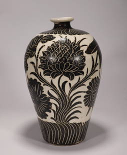Song Dynasty Cizhou kiln lotus plum vase: H: 12 3/8 in(31.5cm) D: 7 1/8 in(18cm)