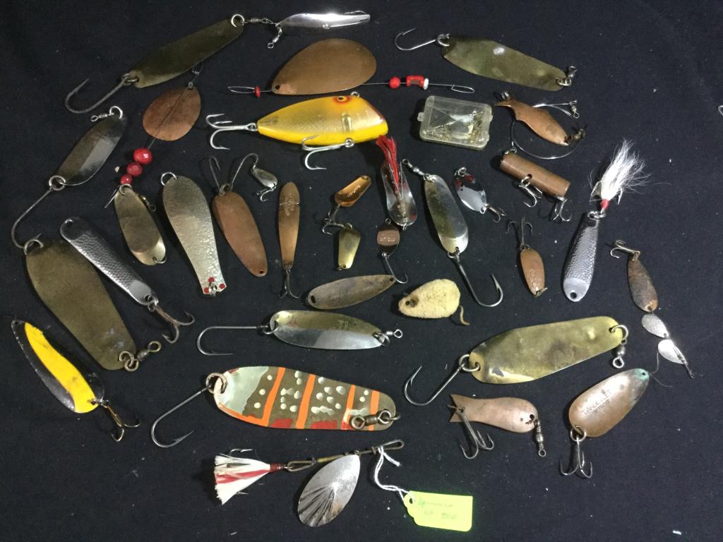 Vintage Fishing Lures: Mix lot of spoons, spinners & lures. Look at pictures, all in good condition.