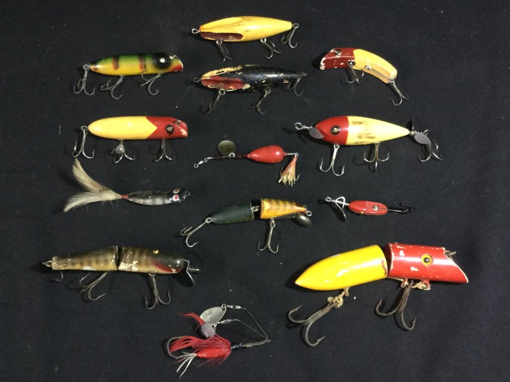Vintage Fishing Lures: Total of 13 in this lot. Look at pictures for more detail. All are in good condition.