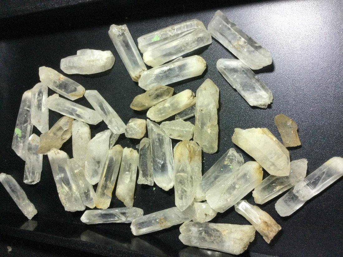Crystal Lot: Total of 31 pieces in this lot. They range from 1” to 3” and are in good condition. Value 75.00-150.00