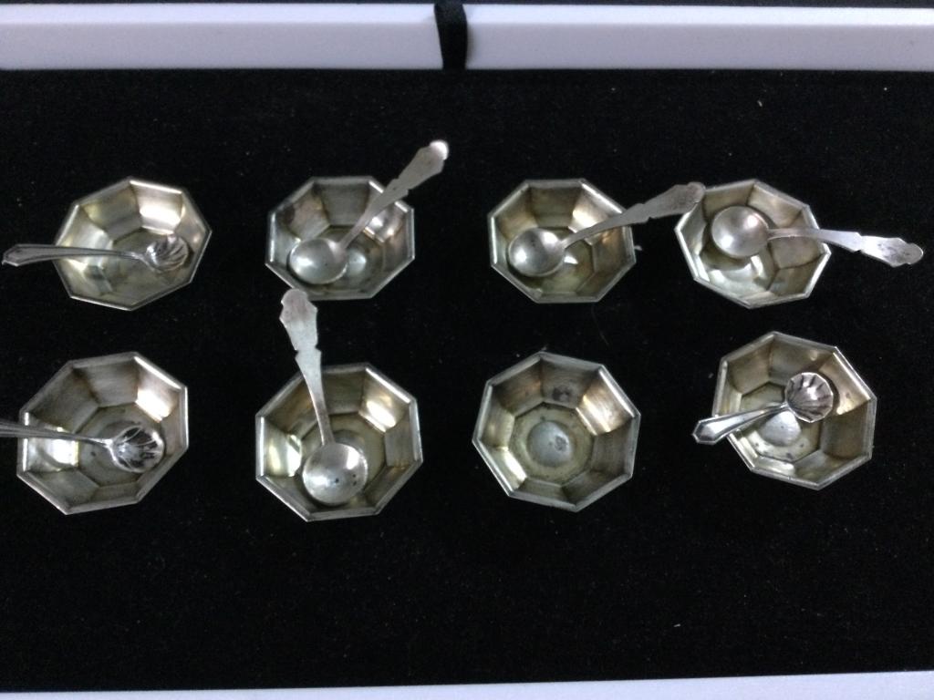 Silver Salt Cellars: Total of 8 silver salt cellars & 7 spoons. They are in good condition and weigh 56.6g.