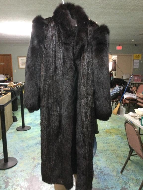 Full Length Mink Coat: Gorgeous mink that is a size large. Designed exclusively for US by Scarlotti. In good condition with no rips or tears. Lining inside coat is in good condition with no rips or tears.