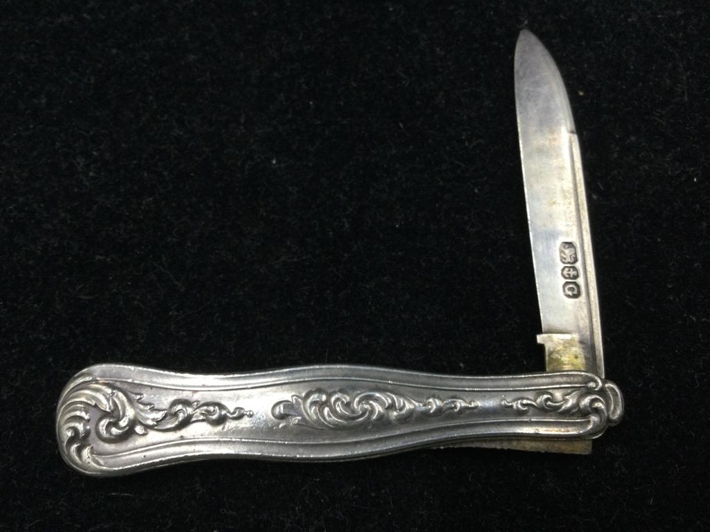 Victorian Fruit Knife: Elegant sterling piece that weighs 23.9g and condition is good, See pictures. Please read our terms of sale, no refunds given.