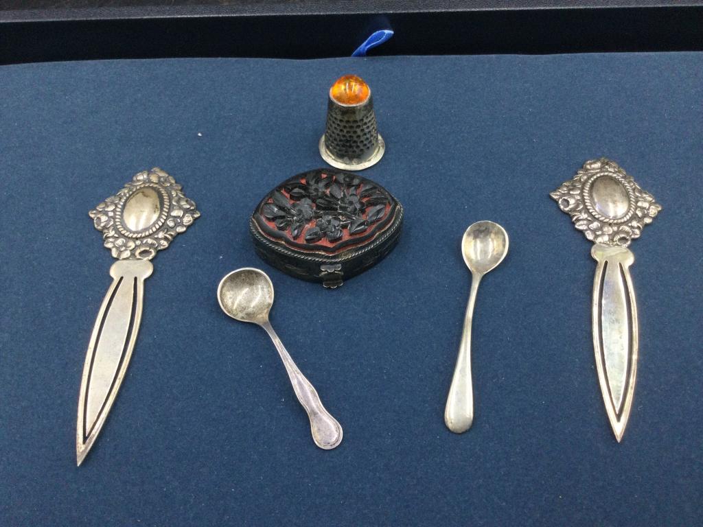Sterling Items: There is 2 bookmarks, 2 salt spoons, thimbel and pill box. Condition is good and consistent with age, see pictures. Total weight of all is 64.9g. Please read our terms of sale, no refunds given.