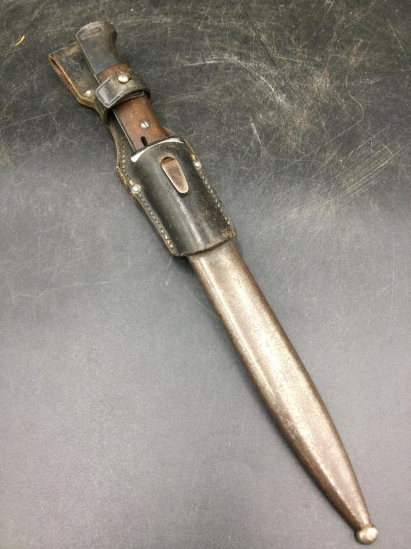 Vintage WWl Bayonet (1 of 7)