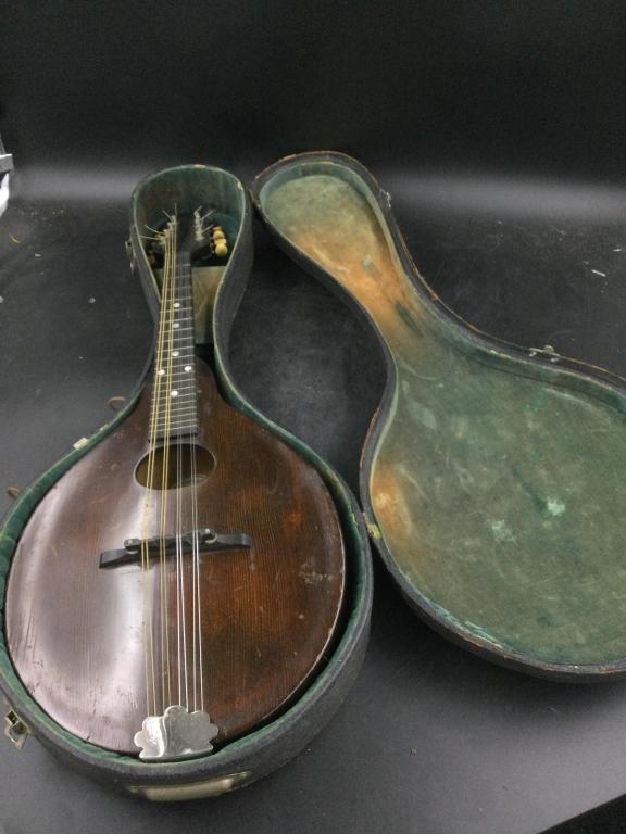 Vintage Gibson Junior Mandolin (1 of 15)