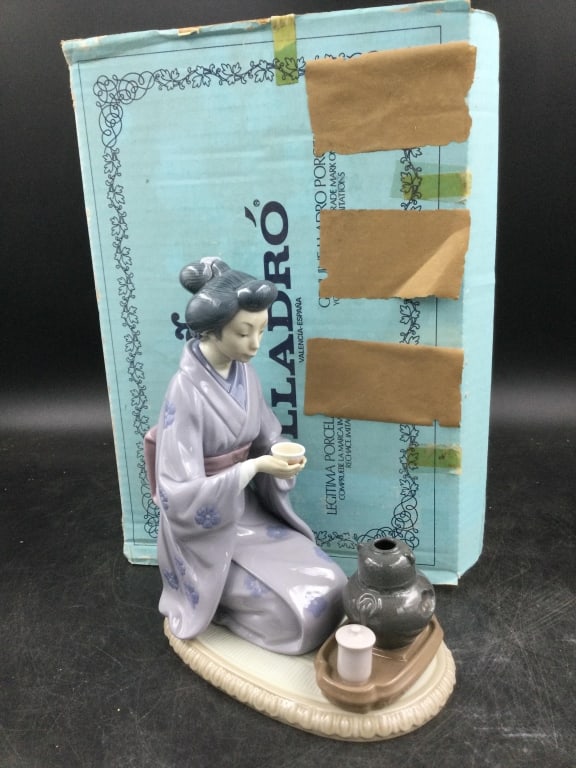 Lladro August Moon Japanese Tea Ceremony (1 of 4)