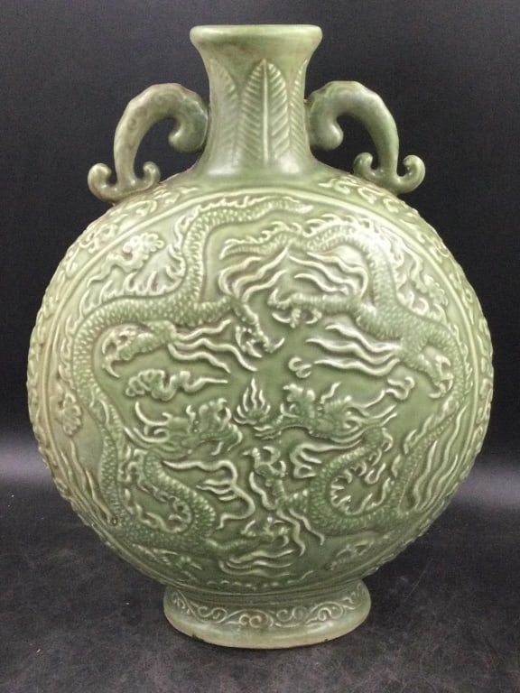 Chinese Longquan vase (1 of 3)