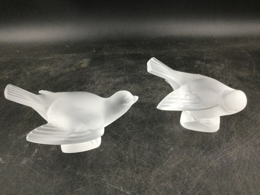 Lalique Sparrows: Total of 2 birds in this lot. No chips or cracks, see pictures. Condition is good. No refunds given.