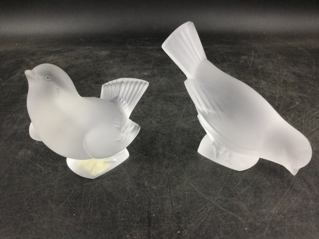 Lalique Sparrows: Total of 2 birds in this lot. No chips or cracks, see pictures. Condition is good. No refunds given.