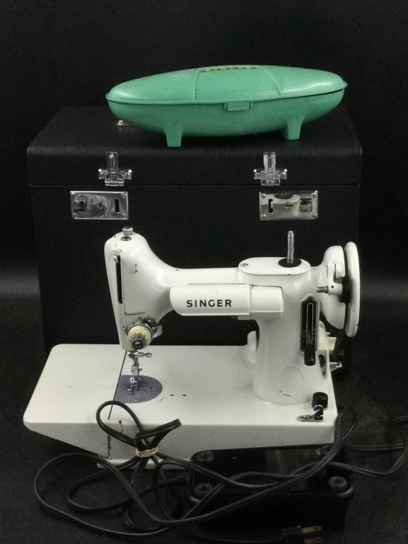 Vintage Feather Light Sewing Machine (1 of 6)