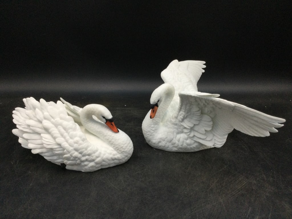 Lenox "The Majestic Swan": Fine Bone China "The Majestic Swan and the Graceful Swan". Measures 7.5 to 10.4. Condition is good, no chips or cracks. See pictures. No refunds given.