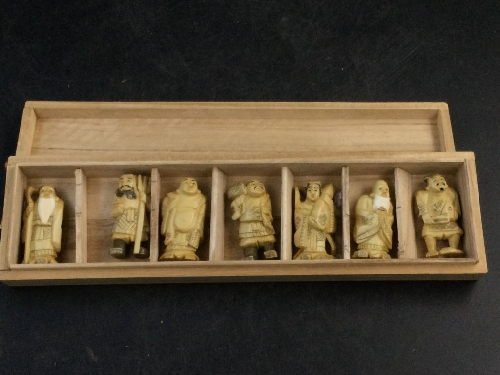 Vintage Carved 7 Immortals: Comes in original box and they measures about 2". Condition is consistent with age and use. See pictures nice scrimshaw and carvings. No refunds given.