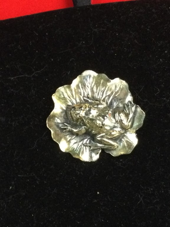 Joseff of Hollywood Womens Brooch (1 of 3)