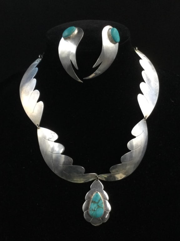 Native American Jewelry: There is a necklace with turquoise pendant. The earrings also have turquoise. Weigh 68.9g. See pictures. No refunds given.
